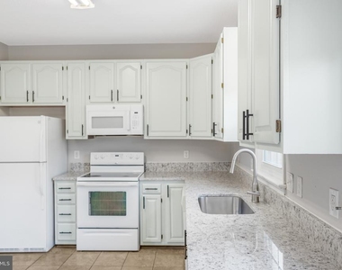 302 Barrie Place - Photo Thumbnail 19