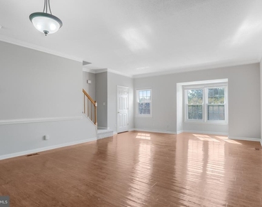 302 Barrie Place - Photo Thumbnail 22