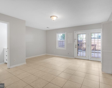302 Barrie Place - Photo Thumbnail 7
