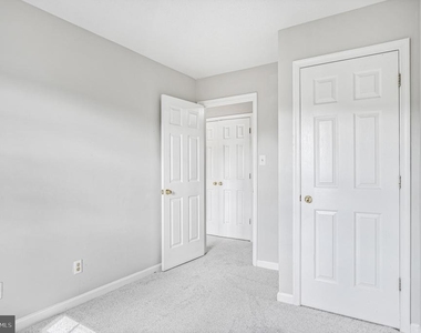 302 Barrie Place - Photo Thumbnail 33