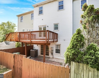 302 Barrie Place - Photo Thumbnail 3