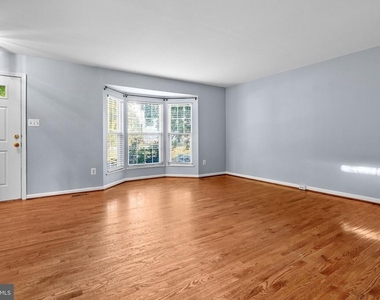 21098 Cornerpost Square - Photo Thumbnail 5