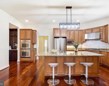 2321 Grove Avenue - Photo Thumbnail 11