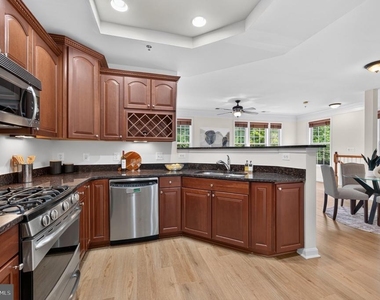 7055 Huntley Run Place - Photo Thumbnail 12