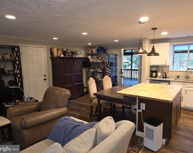 13012 New Austin Court - Photo Thumbnail 4