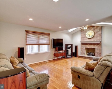 894 Broad Oaks Drive - Photo Thumbnail 5