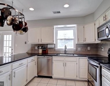 894 Broad Oaks Drive - Photo Thumbnail 17