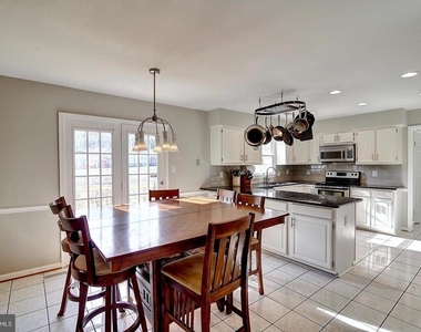 894 Broad Oaks Drive - Photo Thumbnail 2