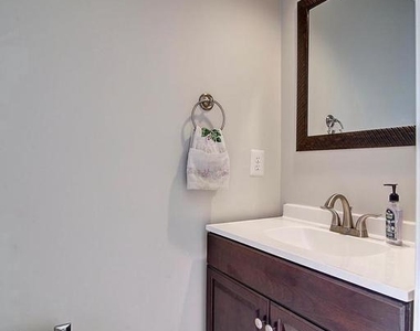 894 Broad Oaks Drive - Photo Thumbnail 12