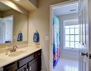 894 Broad Oaks Drive - Photo Thumbnail 15
