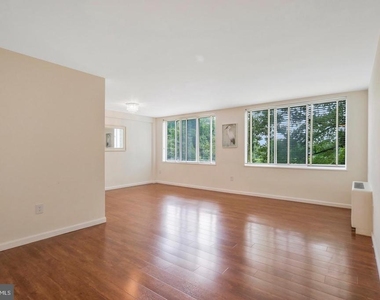 6631 Wakefield Drive - Photo Thumbnail 2