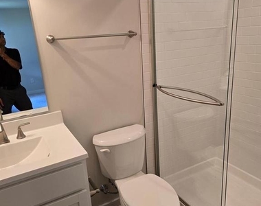 107 Boone Court - Photo Thumbnail 7
