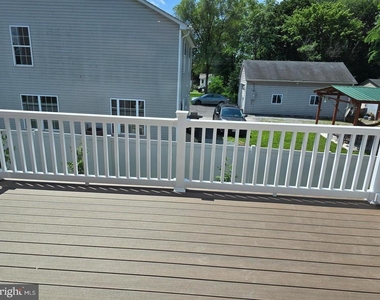 107 Boone Court - Photo Thumbnail 9