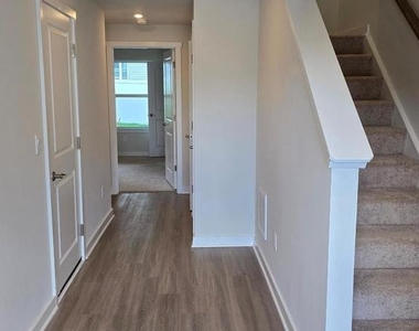 107 Boone Court - Photo Thumbnail 16