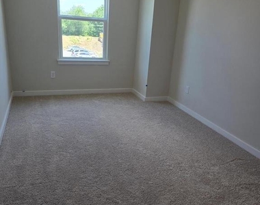 107 Boone Court - Photo Thumbnail 13