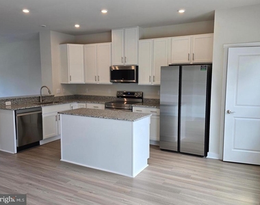 107 Boone Court - Photo Thumbnail 23