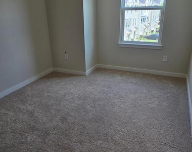 107 Boone Court - Photo Thumbnail 14