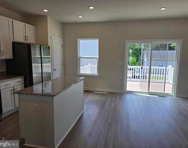 107 Boone Court - Photo Thumbnail 3