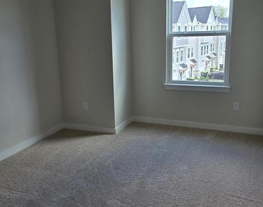 107 Boone Court - Photo Thumbnail 34