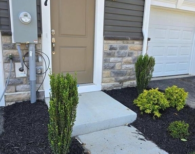 107 Boone Court - Photo Thumbnail 1