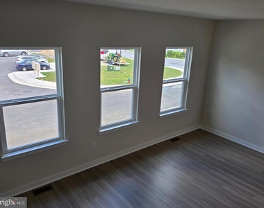 107 Boone Court - Photo Thumbnail 26