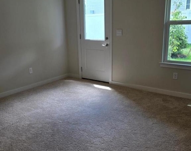 107 Boone Court - Photo Thumbnail 17