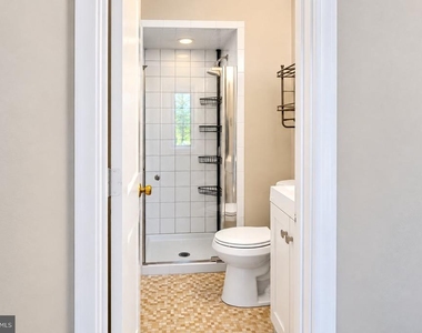 434 Greenbrier Court - Photo Thumbnail 10