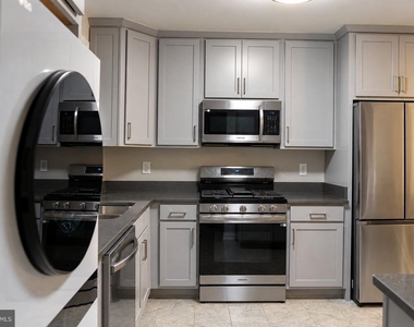 434 Greenbrier Court - Photo Thumbnail 2