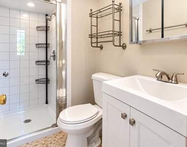434 Greenbrier Court - Photo Thumbnail 11