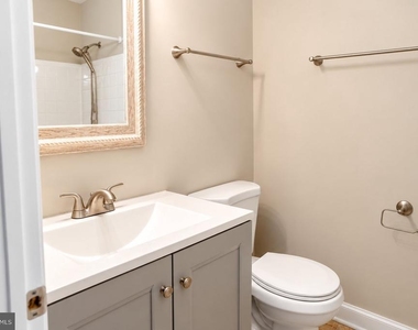 434 Greenbrier Court - Photo Thumbnail 7