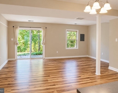 434 Greenbrier Court - Photo Thumbnail 3