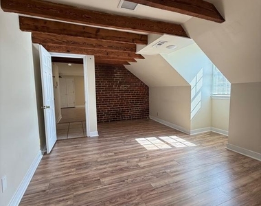 319 William Street - Photo Thumbnail 9