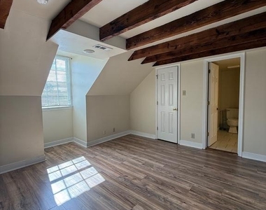 319 William Street - Photo Thumbnail 8