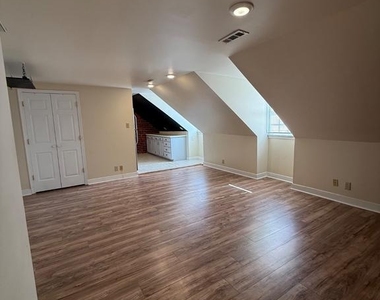 319 William Street - Photo Thumbnail 1