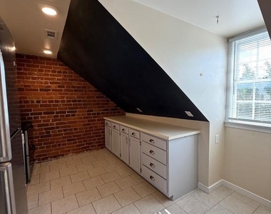 319 William Street - Photo Thumbnail 5