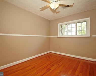 137 Virginia Avenue S - Photo Thumbnail 7
