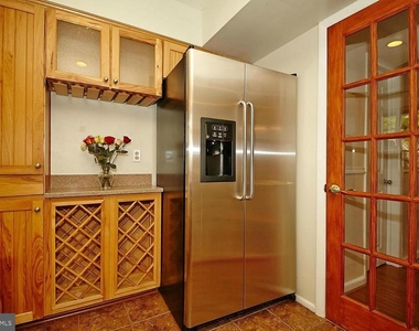 137 Virginia Avenue S - Photo Thumbnail 2
