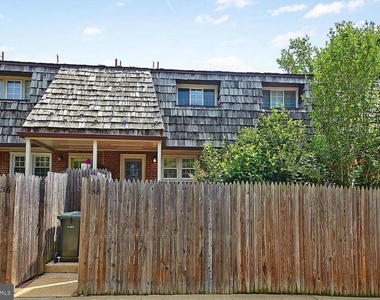 137 Virginia Avenue S - Photo Thumbnail 11