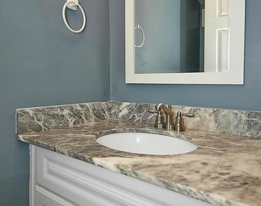 137 Virginia Avenue S - Photo Thumbnail 6