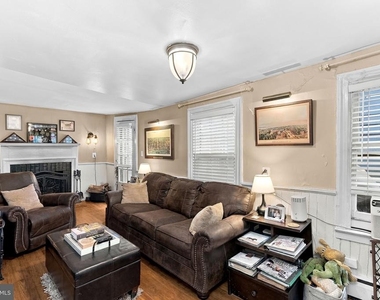 425 Queen Street - Photo Thumbnail 17