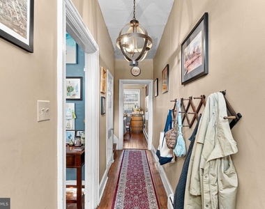 425 Queen Street - Photo Thumbnail 4