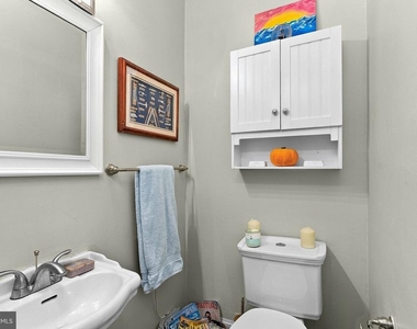 425 Queen Street - Photo Thumbnail 12