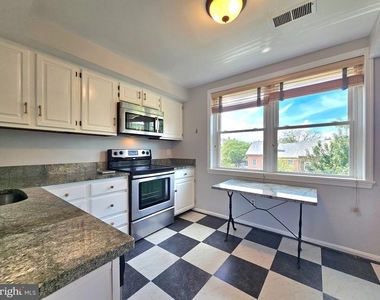 516 N West Street - Photo Thumbnail 8