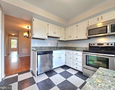 516 N West Street - Photo Thumbnail 9