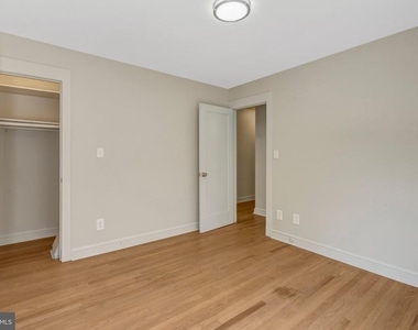 2727 N Dinwiddie Street - Photo Thumbnail 5