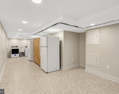 2727 N Dinwiddie Street - Photo Thumbnail 8