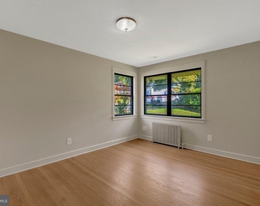 2727 N Dinwiddie Street - Photo Thumbnail 3