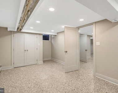 2727 N Dinwiddie Street - Photo Thumbnail 7