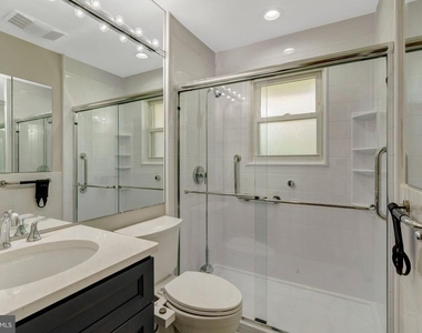 2727 N Dinwiddie Street - Photo Thumbnail 4