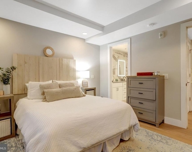 1245 N Pierce Street - Photo Thumbnail 12
